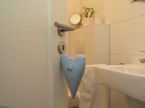 WC - typänliche Abbildung - 4 Zimmer Terrassenwohnung in Kassel