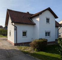 Stark Renovierungsbedürftiges Einfamilienhaus mit großem Grundstück - Straßkirchen