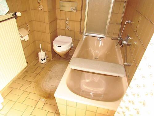 Tageslichtbad mit Wanne - 