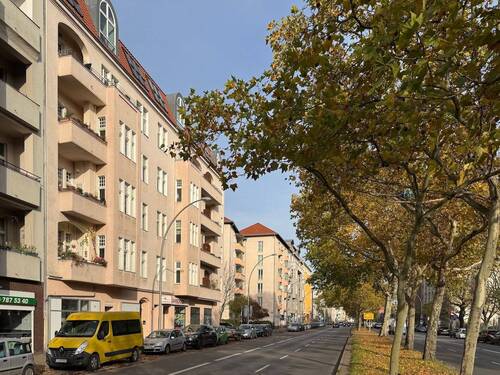 Die Straße - 4 Zimmer Etagenwohnung zum Kaufen in Berlin-Schöneberg