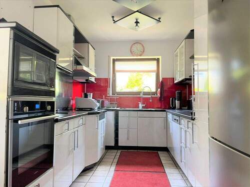Hochwertige Küche mit viel Stauraum - 5 Zimmer Etagenwohnung zur Miete in Irrel
