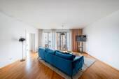 Wohnbereich mit Balkon - 3 Zimmer Etagenwohnung in Berlin