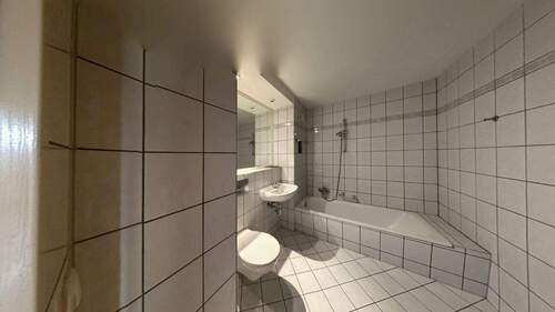 Badezimmer - 3 Zimmer Etagenwohnung zur Miete in Plauen