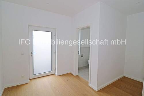Diele / Entrée im EG - 4 Zimmer Doppelhaushälfte in Dessau-Roßlau