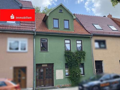 Straßenansicht - Direkt am Stadtpark wohnen - 108.000,00&nbsp;EUR Kaufpreis, ca.&nbsp; 100,00&nbsp;m&sup2;&nbsp;Wohnfl&auml;che