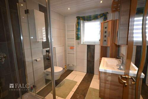 Badezimmer mit Dusche - 