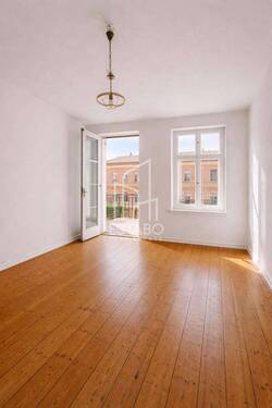 Zimmer I - Zwischen Kollwitzkiez & Rosenthaler Platz: Sanierter Altbau mit Balkon, Einbauküche und 2 Zimmern