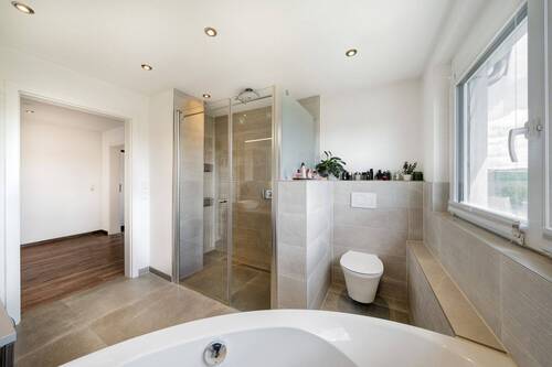 Bad mit Dusche - 