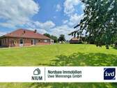 Bild1 - GEPFLEGTER EBENERDIGER BUNGALOW inkl. BEBAUBARER FREIFLÄCHE IM GEWERBEGEBIET