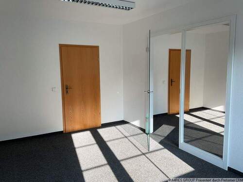 Musterbüro 4 - 