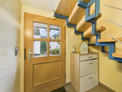 Eingang EG - 6 Zimmer Einfamilienhaus in Baustert