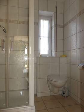 Dusche im Gäste-WC im EG - 