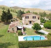 Volterra ! Bauernhaus mit landwirtschaftlichem Betrieb, auch als Privathaus möglich I Immobilie Toskana