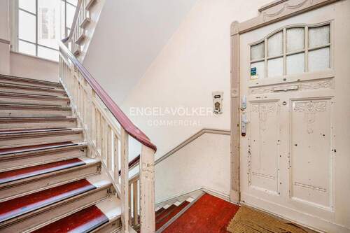 Treppenhaus - Einfamilienhaus zum Kaufen in Berlin