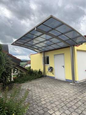 Carport neben Garage - 