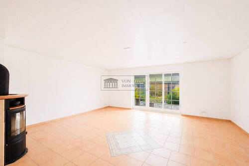 Wohnzimmer - 4 Zimmer Mehrfamilienhaus, Wohnhaus zum Kaufen in Seevetal