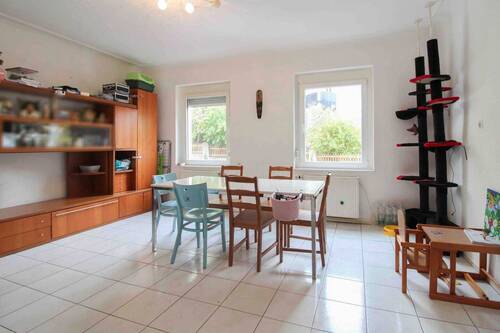 Wohn- und Esszimmer - 3 Zimmer Etagenwohnung zum Kaufen in Stuttgart