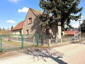 Haus zur Straßenseite - Ein Haus, das nicht fertig ist, sondern entstehen darf - in Bestlage