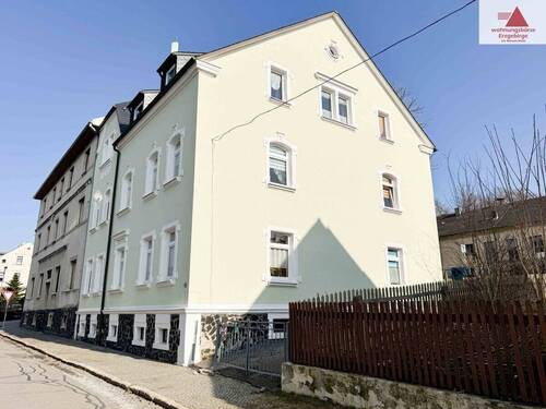 Ansicht seitlich - Gepflegte Wohnimmobilie - 3-Familienhaus - Wohneigentum mit Mieteinnahme - ruhige Lage -Scheibenberg