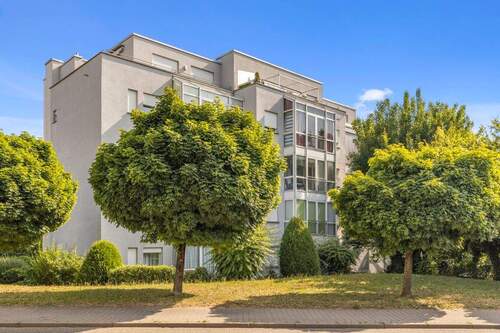 Außenansicht - Komfortable 2,5-Zimmer-Eigentumswohnung mit Wintergarten und Garage!