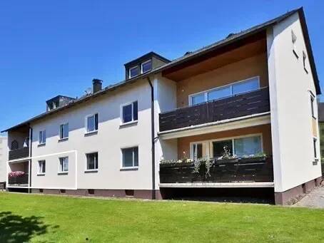 Gartenansicht Zugang Wohnung - 4 Zimmer Terrassenwohnung zum Kaufen in Weiden in der Oberpfalz