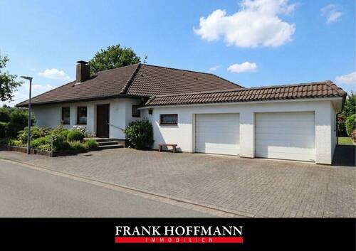 V10232 Titelbild - Walmdachbungalow mit Baugrundstück in Feldrandlage von Kisdorf (Kisdorferwohld)