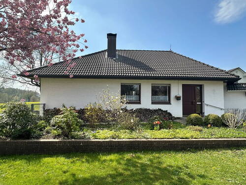 Vorderansicht (2) - 5 Zimmer Einfamilienhaus in Kisdorf / Kisdorferwohld