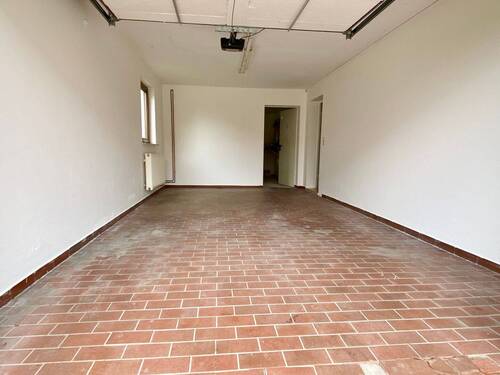 große Garage im Haus - 
