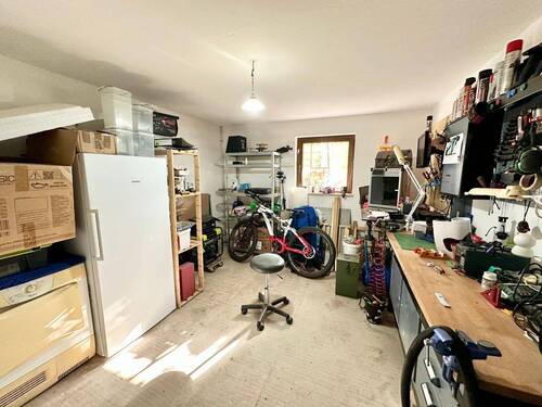 einer der großen Kellerräume im Haus - 