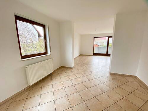 Übergang vom Wohnzimmer zum Esszimmer im Erdgeschoss - 