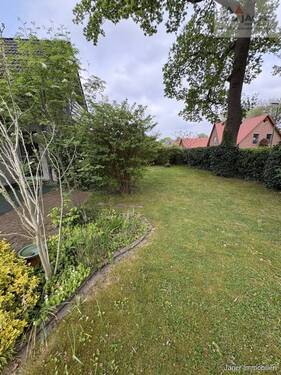 seitlicher Gartenbereich - 