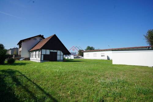 Südwestansicht Gebäude - 