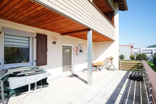 großzügige Terrasse mit 32qm Nutzfläche - 