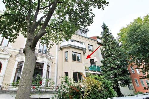 Hausansicht - Einziehen & wohnlfühlen! Bürgerpark - TOP- 2 Zimmer mit Sonnenbalkon - ruhige Seitenstraße