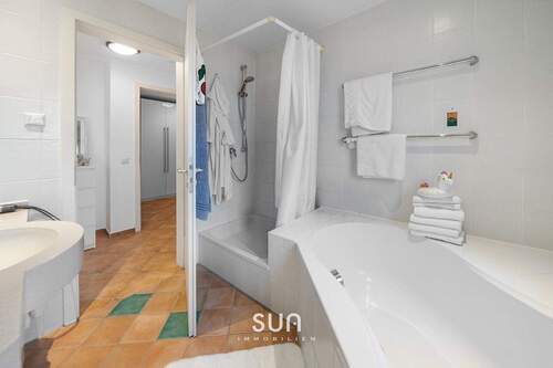 TAGESLICHTBADEZIMMER - 