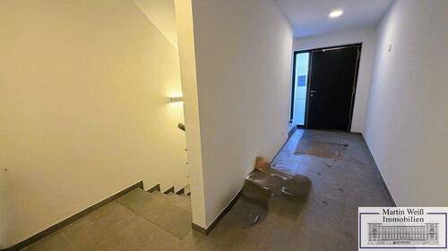 Blick in den Hauseingang - 2 Zimmer Etagenwohnung zur Miete in München