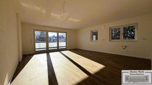 Blick in den Wohn-/Essbereich - Etagenwohnung mit 67,90 m&sup2; in München zur Miete