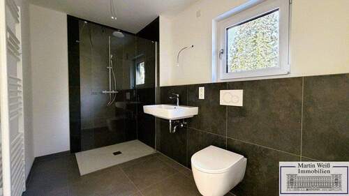 Blick in das Badezimmer - 