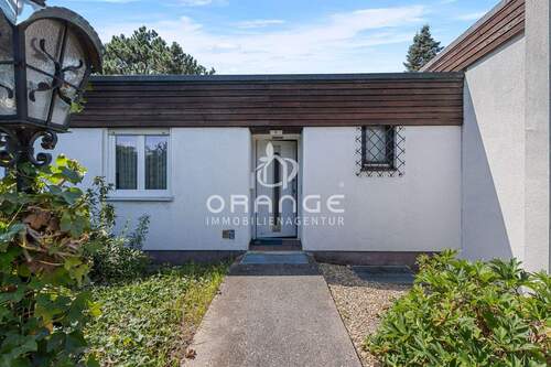 Eingang - Bungalow mit 145,00 m&sup2; in Regensburg zum Kaufen