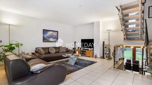 1. OG Wohnzimmer 2 - Architektonisches Split-Level-Reihenhaus mit 156 m² Wohnfläche, Fußbodenheizung & Westgarten