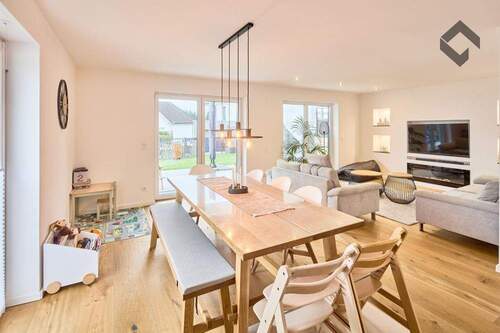 Esszimmer - 6 Zimmer Reihenendhaus zum Kaufen in Wenden