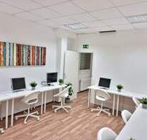 Repräsentativer Schreibtischplatz im Leverkusener Co-Working Space