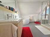Bad mit Dusche - 