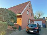 Ansicht mit Garage - 