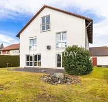 Großzügiges Einfamilienhaus mit Gewerbeeinheit, Sauna und Doppelgarage in ruhiger Lage - Großmehring