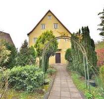 Denkmal ehem. Forsthaus, Nebenhaus und 4 Garagen - Buckenhof