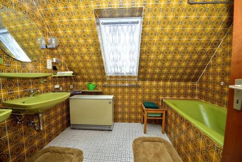 Badezimmer DG - 1 Zimmer Mehrfamilienhaus, Wohnhaus zum Kaufen in Buckenhof