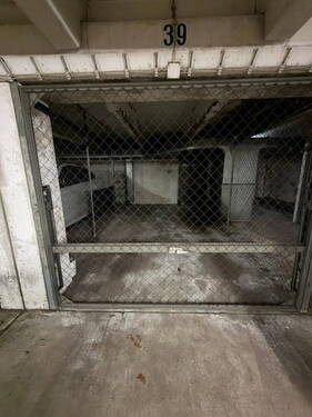 Tiefgaragenstellplatz - 