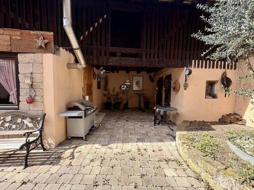 Überdachter Teil im Innenhof - 6 Zimmer Mehrfamilienhaus, Wohnhaus in Östringen