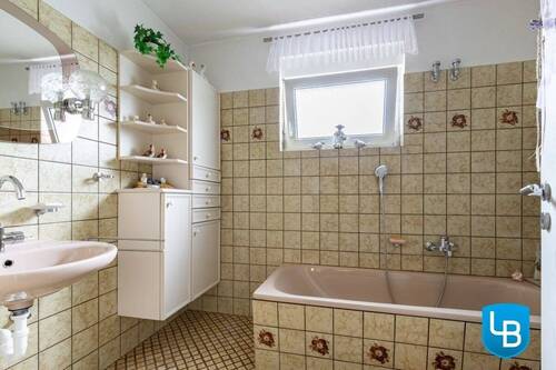 Wannenbad im EG - 